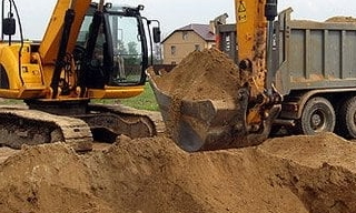 Выкопать яму экскаватором в Южно-Сахалинске от 950 руб. - 2Землекопа-Южн 