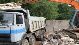 Вывоз строительного мусора с участка в Южно-Сахалинске недорого от 1583 руб. | 2Землекопа-Южн